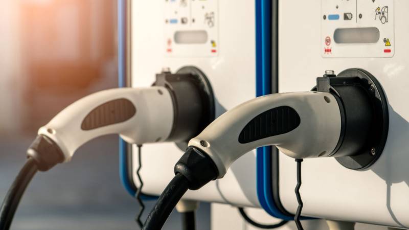 Quelle durée de vie pour borne électrique extérieure soumise aux intempéries à Toulon