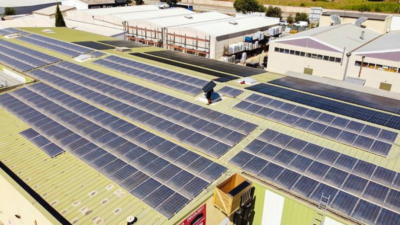 Quel type d’installation solaire pour un bâtiment industriel à Fréjus dans le Var